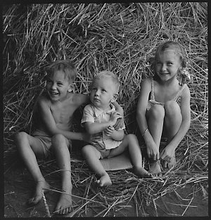File 10: Grafton kids, [1940s-1950s] / photographed by ...