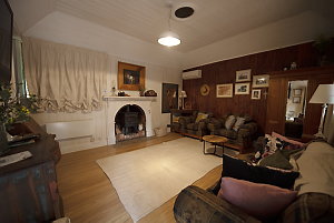 Item 06: The sitting room of the Euston Homestead, New ...