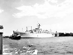 SS Orcades leaving Pyrmont