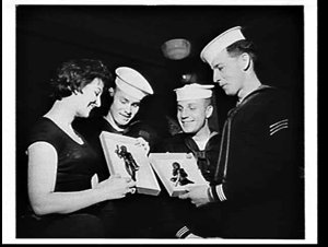 Visiting American sailors buy Mother's Day presents at ...