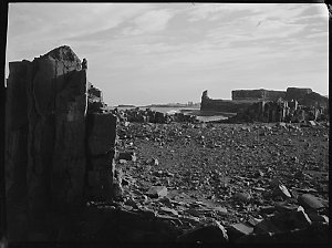 File 07: Easts Beach at Bombo, [1949] / photographed by...