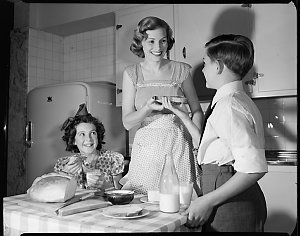 File 21: Mum in kitchen with 2 kids, 1930-1969 / photog...