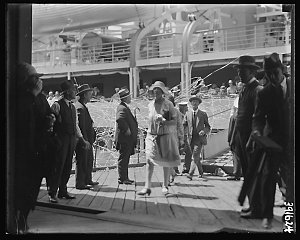 Item 624: Otranto, ship, departure from Sydney? / photo...