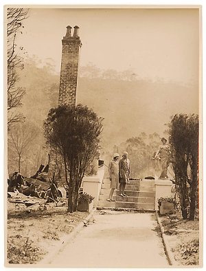 Hood Collection part II : [Accidents, bushfires, fires;...