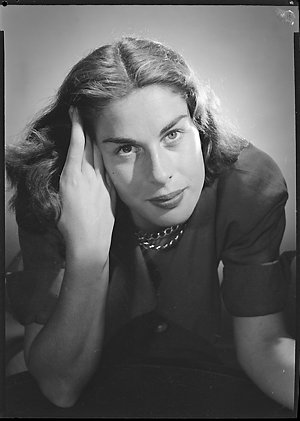 File 12: Portrait, Moira Claux, [1930-1969] / photograp...
