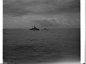 HMAS Vampire and Royal Navy (?) submarine S82 exercise ...