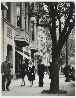 File 05: Walkabout magazine : Victorian photographs [Me...