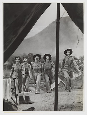 [New Guinea : medical services (nurses)]