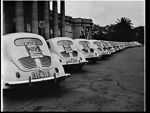 Line of Renault cars outside the Art Gallery of NSW to ...