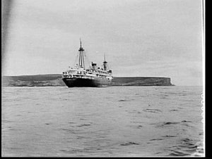 Ex-hospital ship Manunda leaves Sydney (to be Hakoni Ma...