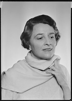 File 07: Portrait, Ruth Draper, [1939] / photographed b...