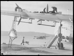 File 02: Sydney - Rose Bay air service, 1930s / photogr...