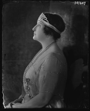 Item 607: Dame Nellie Melba / photograph by Harold Cazn...