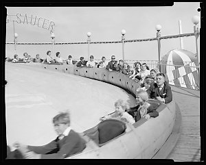 Item 066: The Flying Saucer, approximately 1960 / photo...