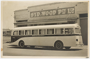 Collection 09: Peter Anderson photographs of buses and ...
