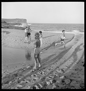 File 08: Beach scene with figures, S. Coast, 1940s / ph...