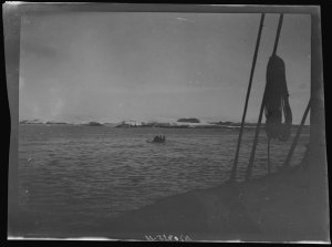 Q338: The first boat to go ashore at Commonwealth Bay /...
