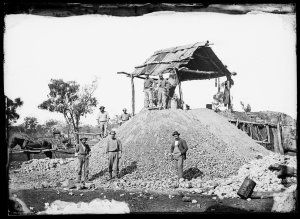 Gold miners on a mine head, Gulgong area (?)