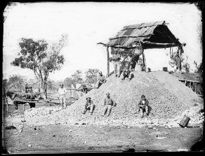 Miners on gold minehead, Gulgong area [?]