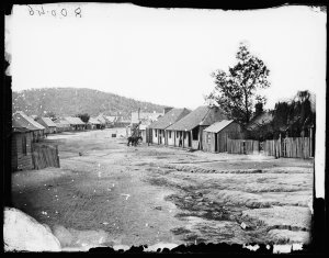 Mudgee Road looking north with the Commercial Hotel in ...