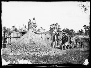 Mine head and group of gold miners, Gulgong area