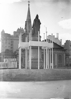 Scaffolds erected at Queen Victoria statue for decorati...