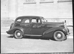 1935 Oldsmobile F.35 (taken for Liberty Motors and Fost...
