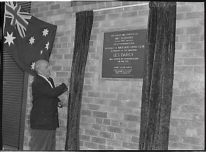 Unveiling of memorial plaque to boxer Les Darcy on the ...