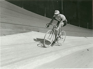 Hubert Opperman's 24 hour unpaced world record ride, Sp...