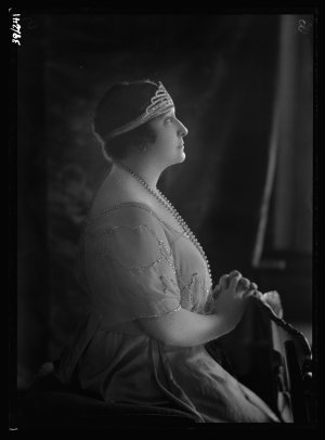 Item 241: Dame Nellie Melba / photograph by Harold Cazn...