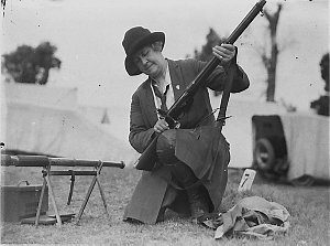 Mrs Stewart of Fitzroy (Vic) Club checking her rifle