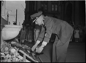 Lieutenant-General James Doolittle lays wreath on Cenot...