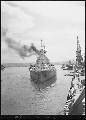 Duke of York battleship departs, 3 December 1945 / phot...