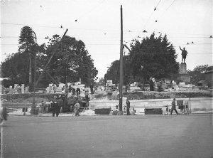 Building stone wall for Hyde Park