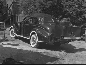 Smashed Hoyts' Buick 41 - 8/40 1940 Sedan (with headlig...