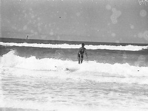 Ronnie Anderson surfboard riding, Bondi Beach