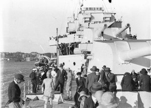 HMAS Australia (II) arrives in Sydney and is open to th...