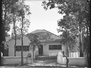 Cottage at Pymble (taken for "Telegraph" classified ads...