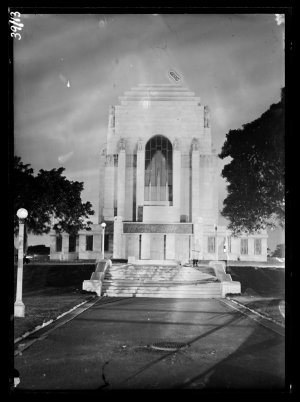 Item 013: Anzac Memorial, Hyde Park, Sydney / photograp...