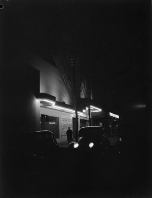 File 54: Night shot, Saunders Jewellery, Pitt St?, [193...