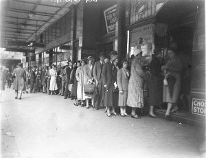 Queue for tickets, Her Majesty's Theatre, later Sydney ...