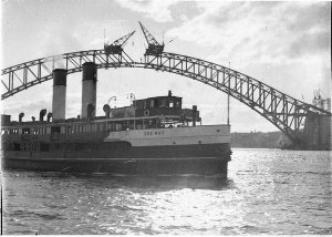Manly ferry, SS "Dee Why", passes in foreground of the ...