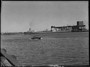 Tug strike on Newcastle Harbour, tanker "Sirrah" leaves...