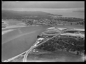 File 14: [Aerial views, 1940s] / photographed by Max Du...