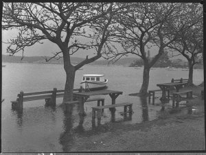 Flood scenes, Belmont