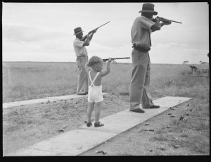 Roma - clay pigeon shoot, 2 April 1950 / photographs by...