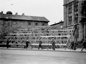 Building public seating grandstand between the Hyde Par...