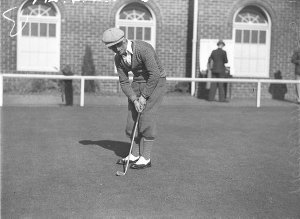 Men's amateur golf: Allan Waterson, putting