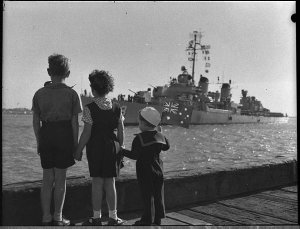 USS "Mullamy", American destroyer, arrives in Newcastle...