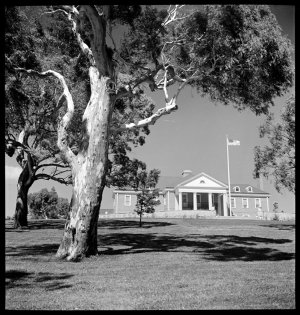 File 19: [Canberra, buildings and houses, 1941-1948] / ...
